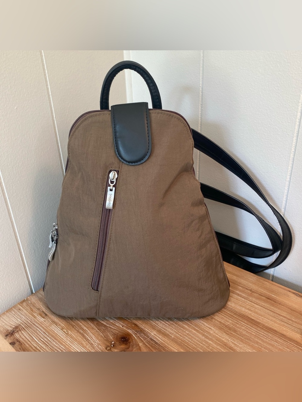 Baggallini Metro Backpack Sling Bag Water Resistant Brown Zipper Convertible